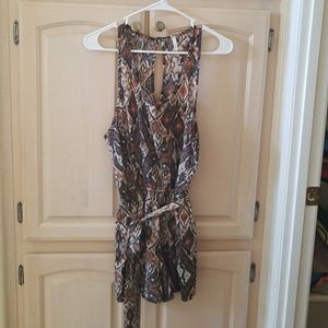 Honey punch romper size medium
